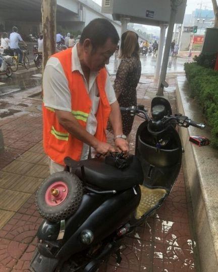 石家庄骑电车爆料视频,街头实况直击，一幕幕引发热议