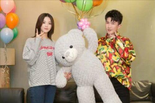 娱乐圈吃瓜背景板图高清